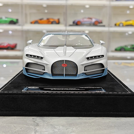 Henson & Heaven Bugatti 2026 Tourbillon Silber und Blau 1:18 – Sammelobjekt-Resin-Modellharz