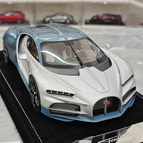 Henson & Heaven Bugatti 2026 Tourbillon Silber und Blau 1:18 – Sammelobjekt-Resin-Modellharz
