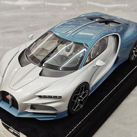 Henson & Heaven Bugatti 2026 Tourbillon Silber und Blau 1:18 – Sammelobjekt-Resin-Modellharz