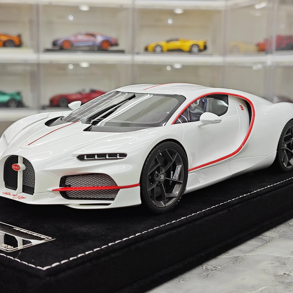 Bugatti 2026 Tourbillon White 1:18 resin model car by Henson & Heaven - view 3