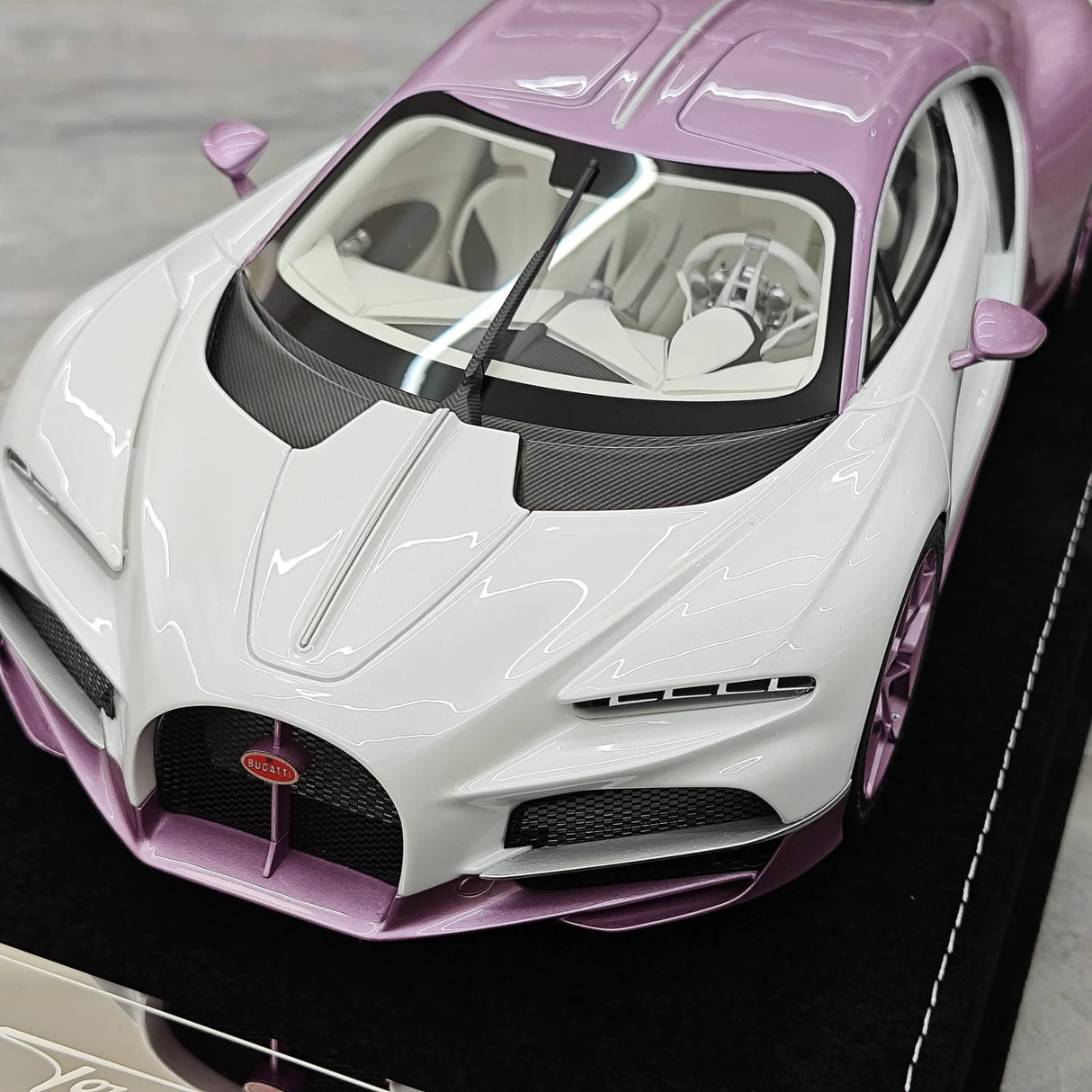 Henson & Heaven Bugatti 2026 Tourbillon White and Pink 1:18 – Collectible Resin Model Resin