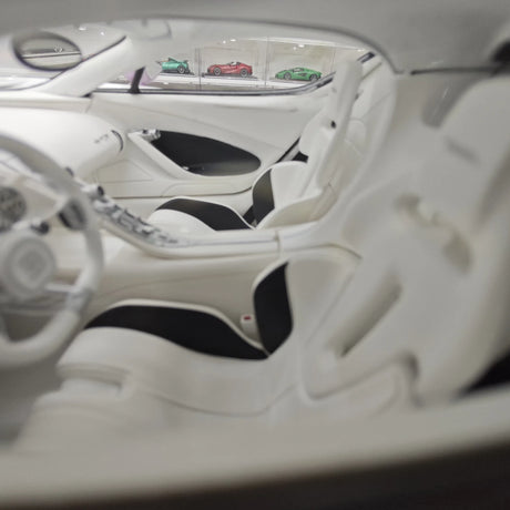 Henson & Heaven Bugatti 2026 Tourbillon 1:18 bianco e rosa – Resina da collezione per modelli in resina