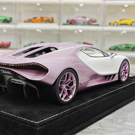 Henson & Heaven Bugatti 2026 Tourbillon 1:18 bianco e rosa – Resina da collezione per modelli in resina