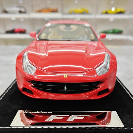 [Henson & Heaven] 1:18 Ferrari 2011 FF röd modellbil harts