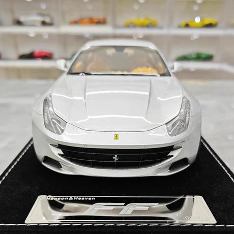 [Henson & Heaven] 1:18 Ferrari 2011 FF silver modellbil harts