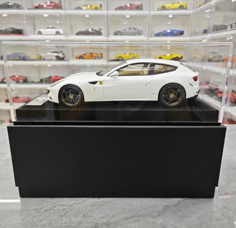 [Henson & Heaven] 1:18 Ferrari 2011 FF vit modellbil harts