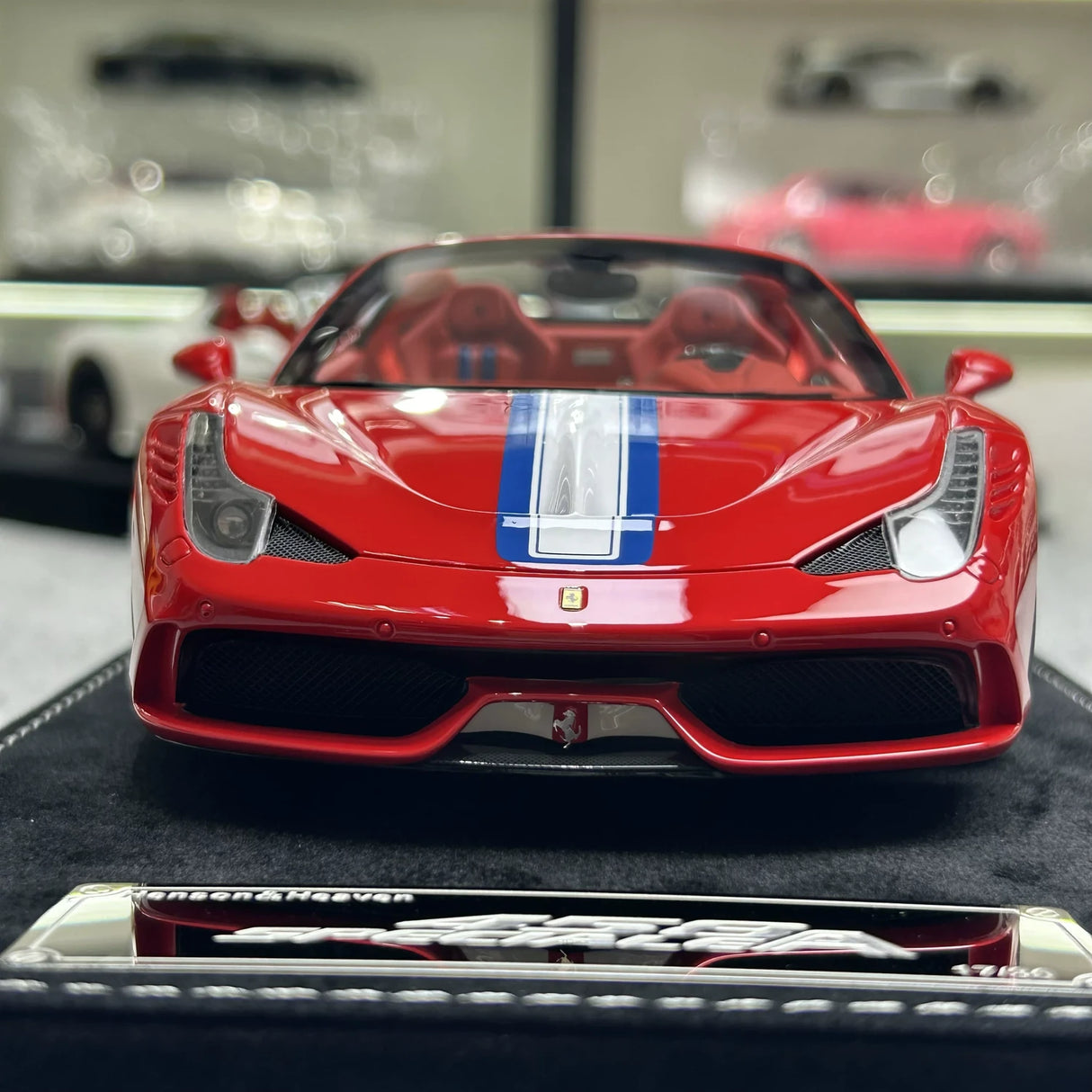 Henson & Heaven Ferrari 2014 458 Speciale Aperta rood blauw wit streep 1:18 – Verzamelbare resin model resin