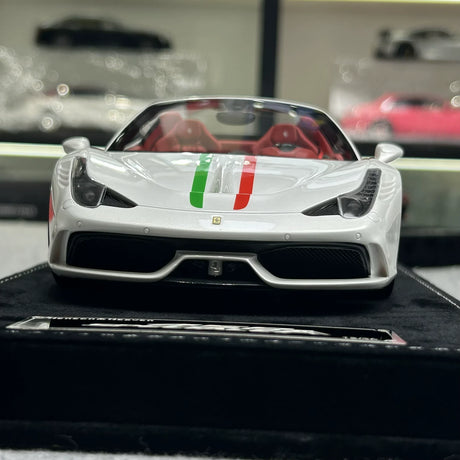 Henson & Heaven Ferrari 2014 458 Speciale Aperta White Italian Flag 1:18 – Modello in resina collezionabile