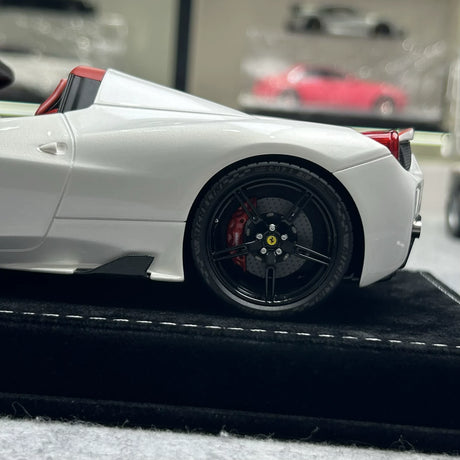Henson & Heaven Ferrari 2014 458 Speciale Aperta White Italian Flag 1:18 – Modello in resina collezionabile