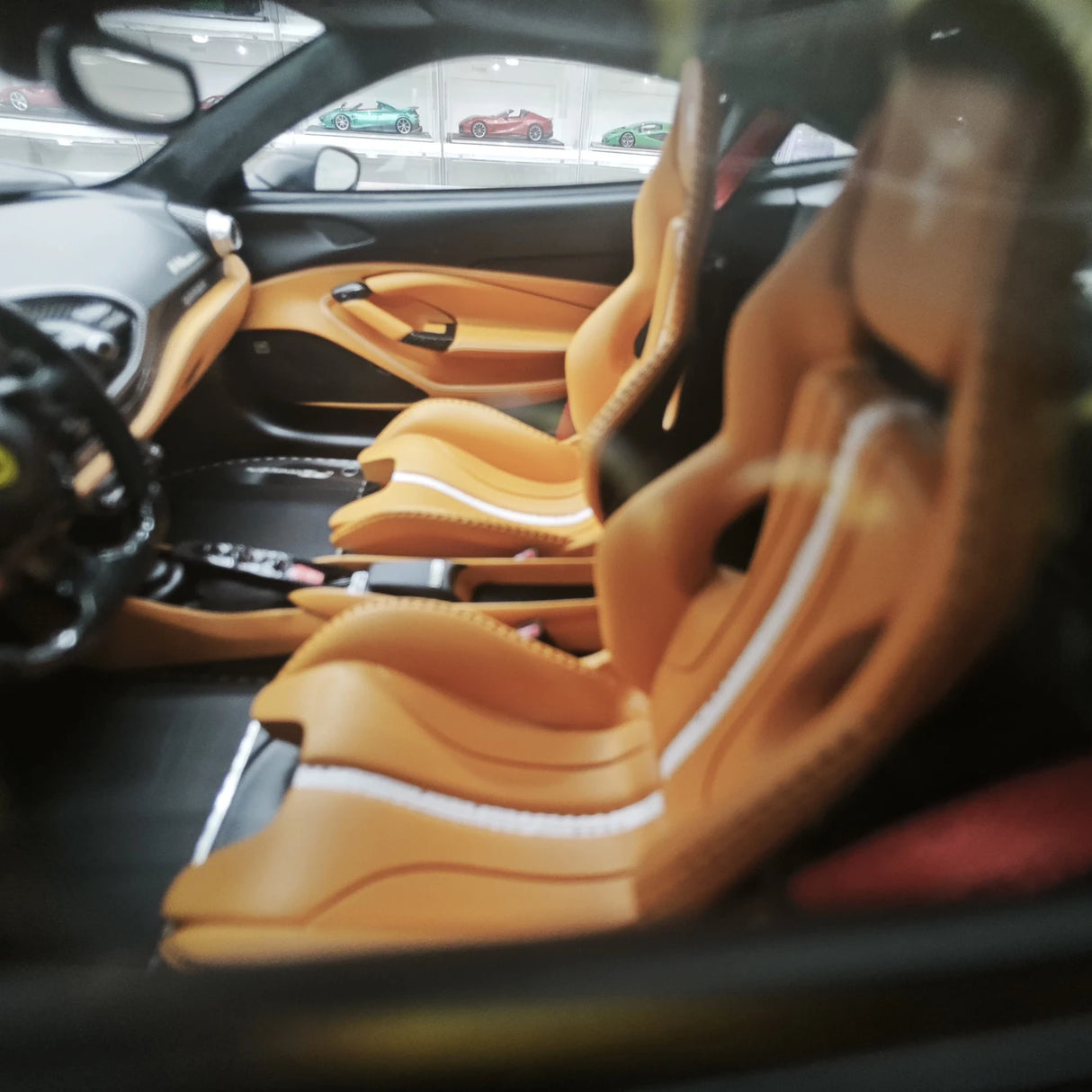 Henson & Heaven Ferrari 2019 F8 Tributo Black 1:18 – Resina modello in resina collezionabile