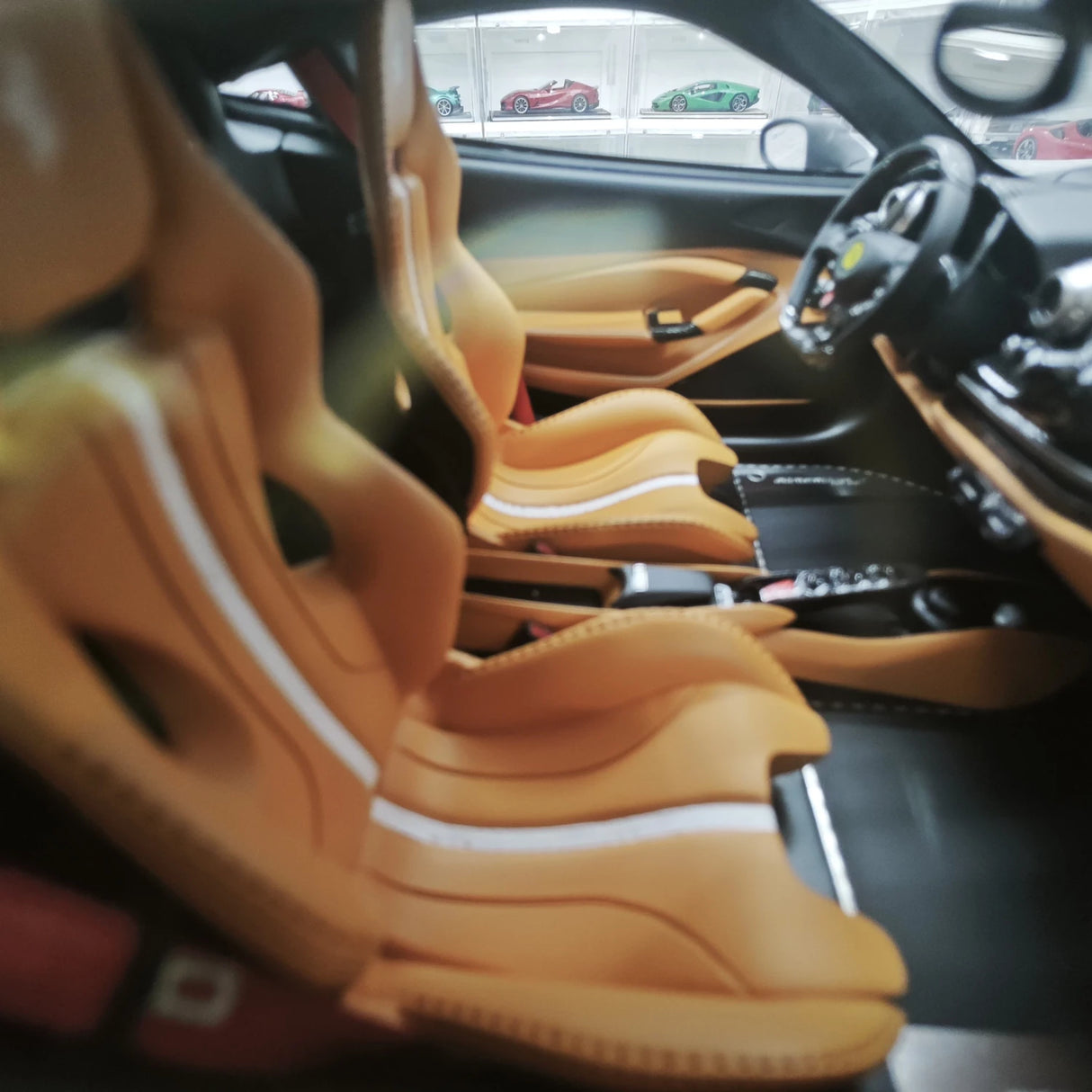 Henson & Heaven Ferrari 2019 F8 Tributo Black 1:18 – Resina modello in resina collezionabile