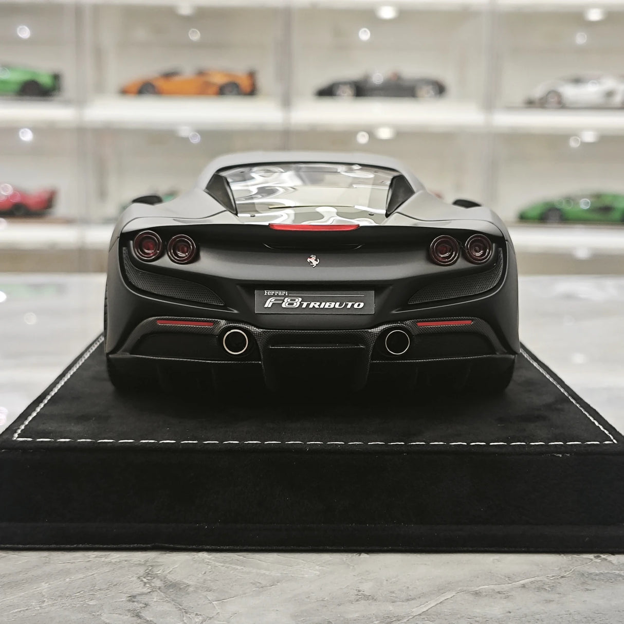 Henson & Heaven Ferrari 2019 F8 Tributo Black 1:18 – Resina modello in resina collezionabile