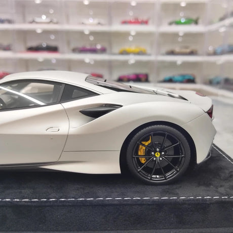 [Henson & Heaven] 1:18 Ferrari 2019 F8 Tributo Silver Model Car Resin