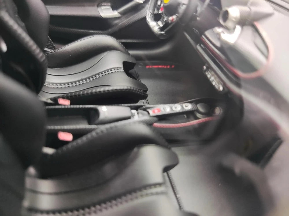 [Henson & Heaven] 1:18 Ferrari 2019 F8 Tributo Silver Model Car Resin