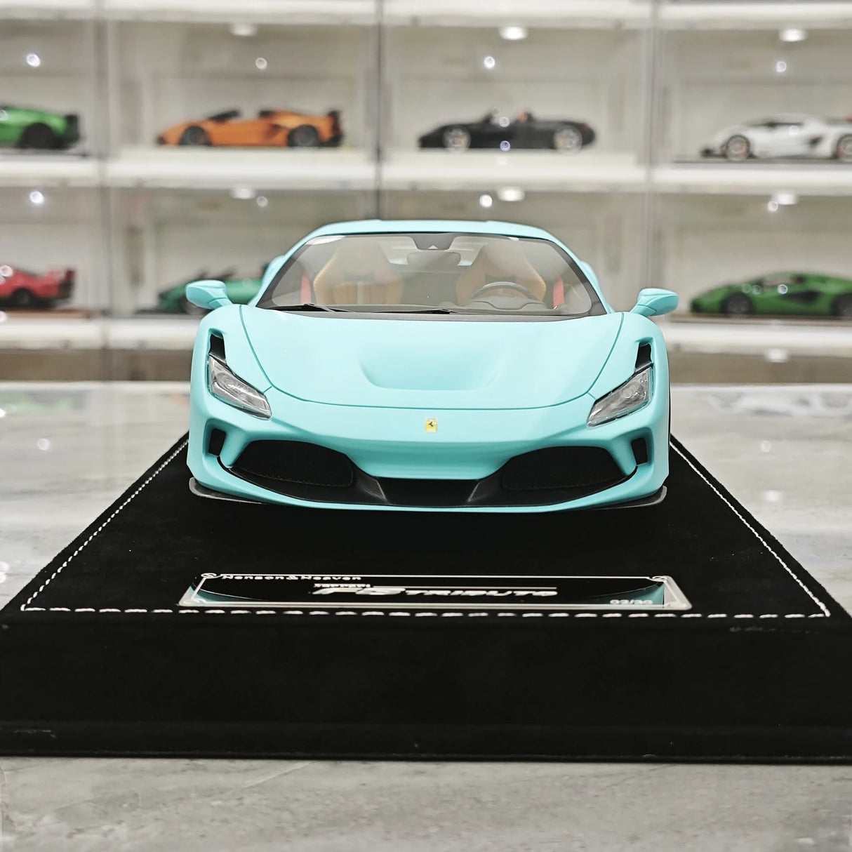 Henson & Heaven Ferrari 2019 F8 Tributo Tiffany Blue 1:18 – Modello in resina collezionabile