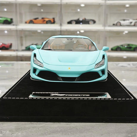 Henson & Heaven Ferrari 2019 F8 Tributo Tiffany Blue 1:18 – Modello in resina collezionabile