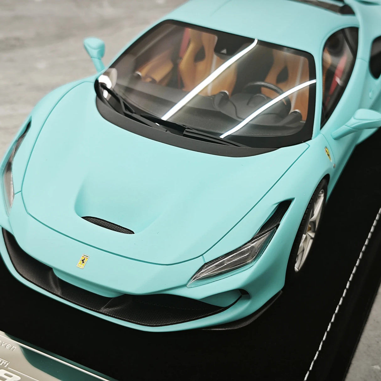 Henson & Heaven Ferrari 2019 F8 Tributo Tiffany Blue 1:18 – Modello in resina collezionabile