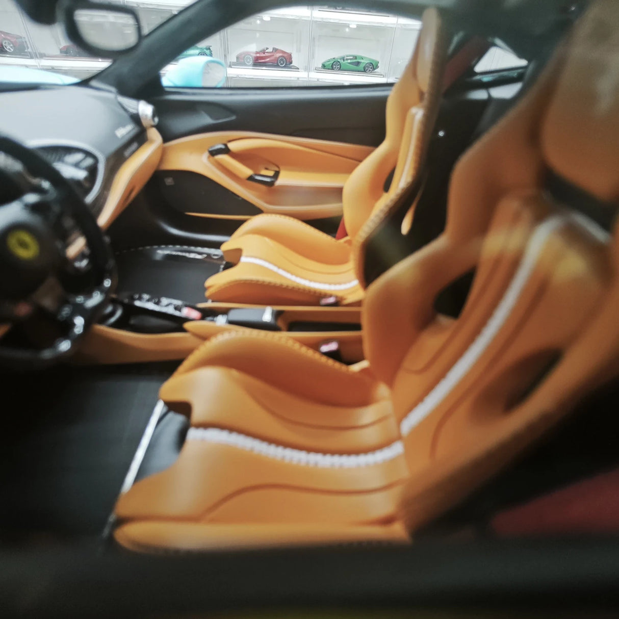 Henson & Heaven Ferrari 2019 F8 Tributo Tiffany Blue 1:18 – Modello in resina collezionabile