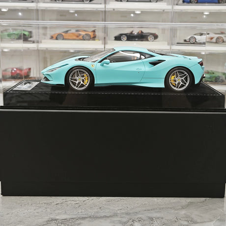 Henson & Heaven Ferrari 2019 F8 Tributo Tiffany Blue 1:18 – Modello in resina collezionabile