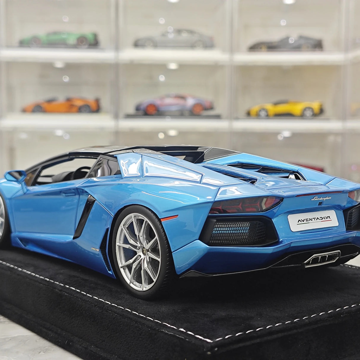 Henson & Heaven Lamborghini 2013 Aventador LP700-4 Roadster Azzurro Thetis 1:18 – Resina modello in resina collezionabile