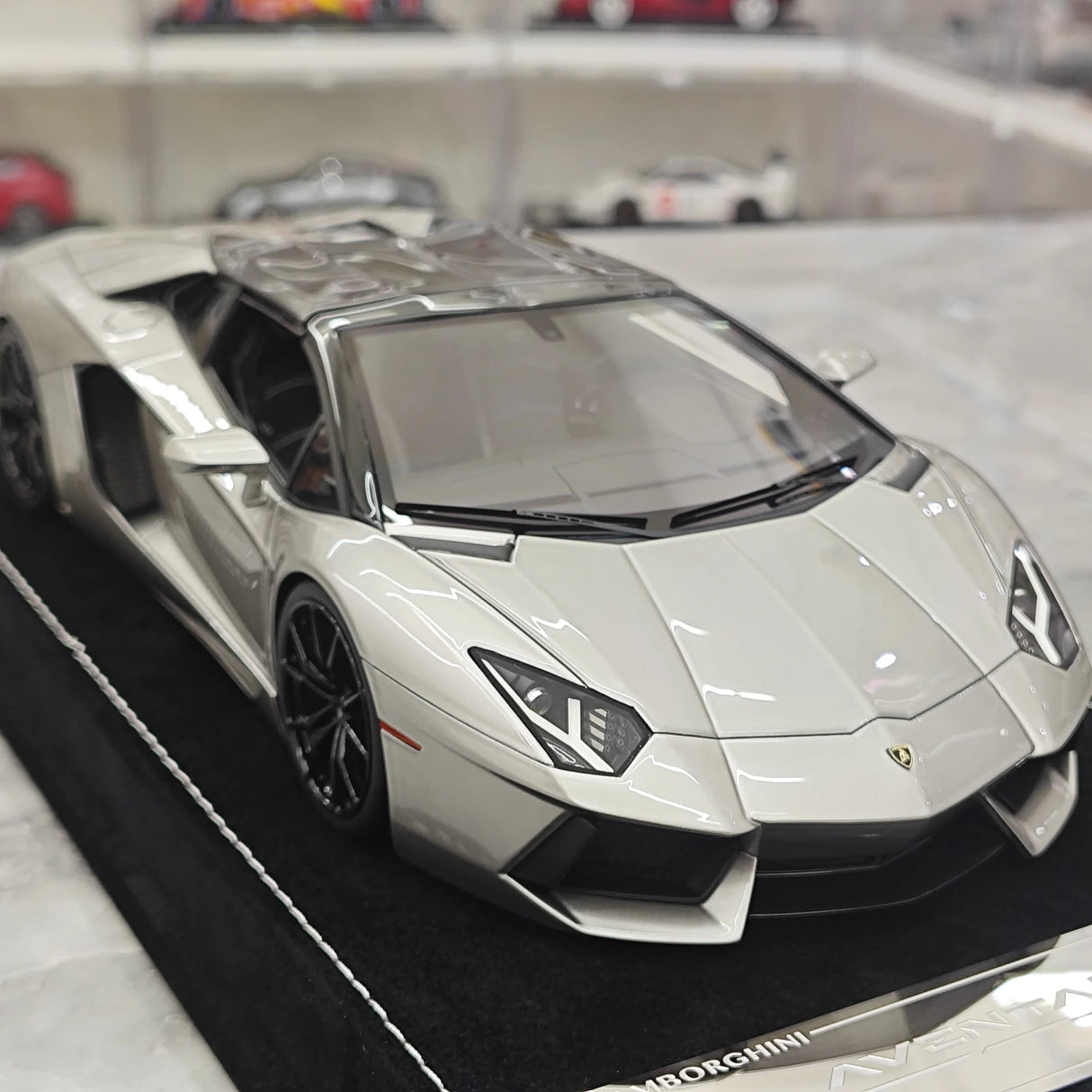 Henson & Heaven Lamborghini 2013 Aventador LP700-4 Roadster Grigio Metalluro 1:18 – Keräilyhartsimallihartsi
