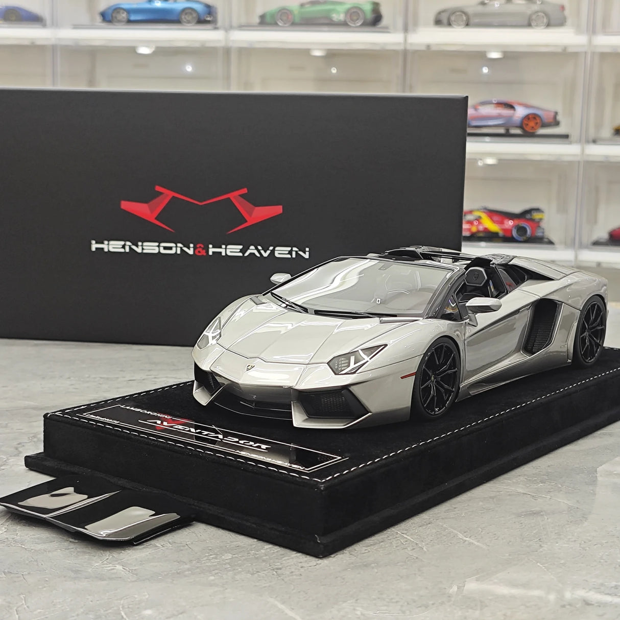 Henson & Heaven Lamborghini 2013 Aventador LP700-4 Roadster Grigio Metalluro 1:18 – Keräilyhartsimallihartsi