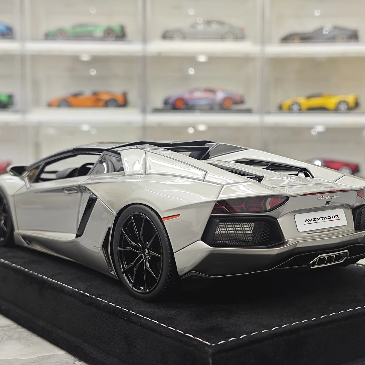 Henson & Heaven Lamborghini 2013 Aventador LP700-4 Roadster Grigio Metalluro 1:18 – Keräilyhartsimallihartsi