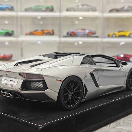 Henson & Heaven Lamborghini 2013 Aventador LP700-4 Roadster Grigio Metalluro 1:18 – Resina da collezione per modelli in resina