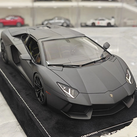 Henson & Heaven Lamborghini 2013 Aventador LP700-4 Roadster Matte Black 1:18 – Resina da collezione per modelli