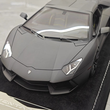 Henson & Heaven Lamborghini 2013 Aventador LP700-4 Roadster Matte Black 1:18 – Resina da collezione per modelli