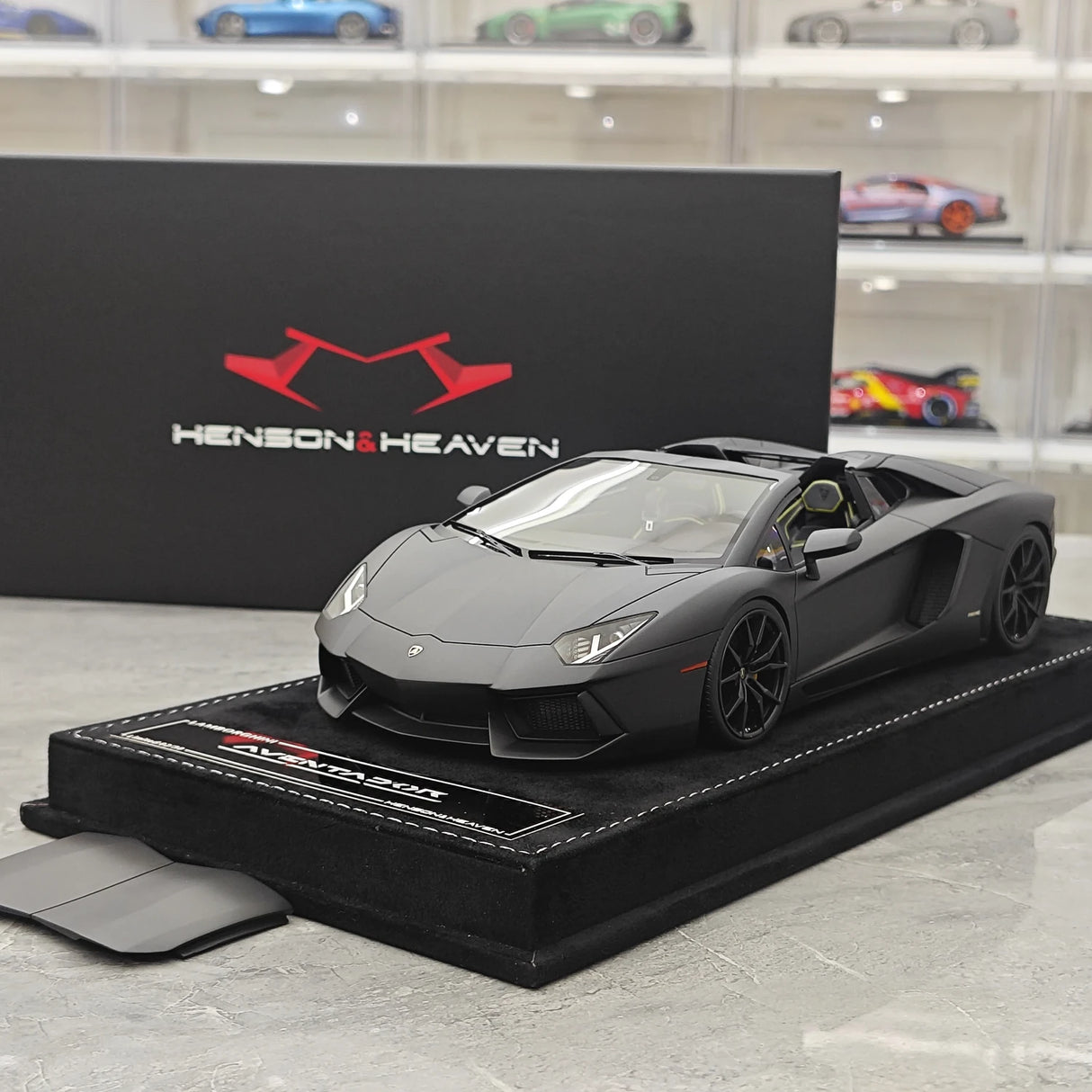 Henson & Heaven Lamborghini 2013 Aventador LP700-4 Roadster Matte Black 1:18 – Collectible Resin Model Resin
