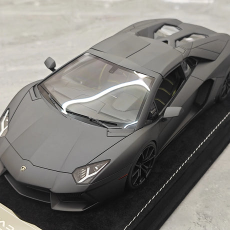 Henson & Heaven Lamborghini 2013 Aventador LP700-4 Roadster Matte Black 1:18 – Resina da collezione per modelli