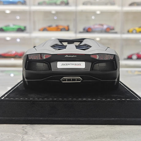 Henson & Heaven Lamborghini 2013 Aventador LP700-4 Roadster Matte Black 1:18 – Resina da collezione per modelli