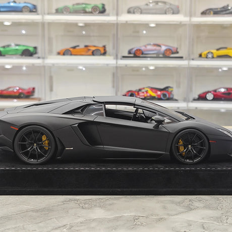 Henson & Heaven Lamborghini 2013 Aventador LP700-4 Roadster Matte Black 1:18 – Resina da collezione per modelli