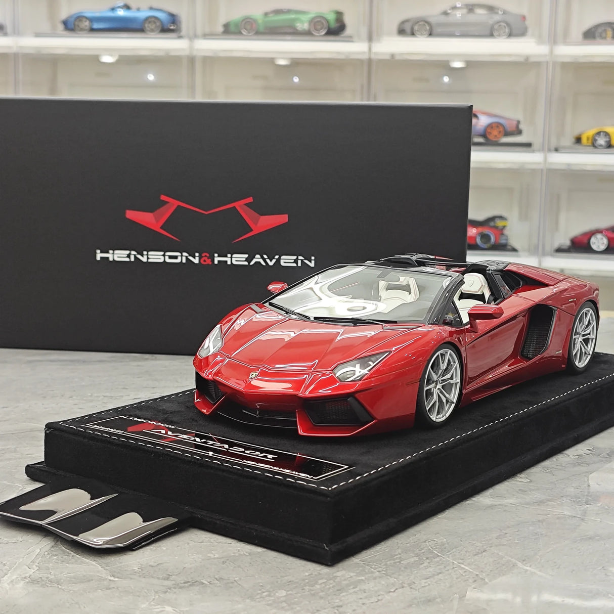 Henson & Heaven Lamborghini 2013 Aventador LP700-4 Roadster Metallic Red 1:18 – Collectible Resin Model Resin