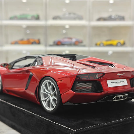 Henson & Heaven Lamborghini 2013 Aventador LP700-4 Roadster Metallic Red 1:18 – Resina da collezione per modelli in resina