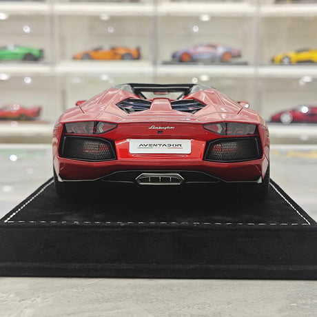 Henson & Heaven Lamborghini 2013 Aventador LP700-4 Roadster Metallic Red 1:18 – Resina da collezione per modelli in resina