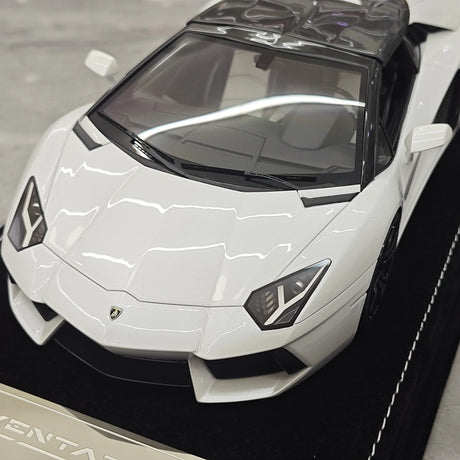 Henson & Heaven Lamborghini 2013 Aventador LP700-4 Roadster Pearl White 1:18 – Resina modello in resina collezionabile