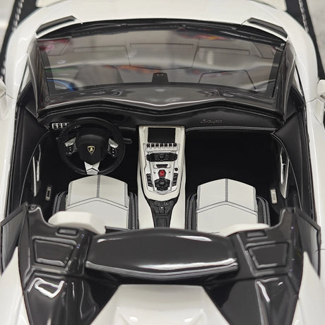 Henson & Heaven Lamborghini 2013 Aventador LP700-4 Roadster Pearl White 1:18 – Resina modello in resina collezionabile
