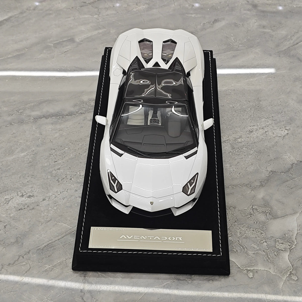 Henson & Heaven Lamborghini 2013 Aventador LP700-4 Roadster Pearl White 1:18 – Collectible Resin Model Resin