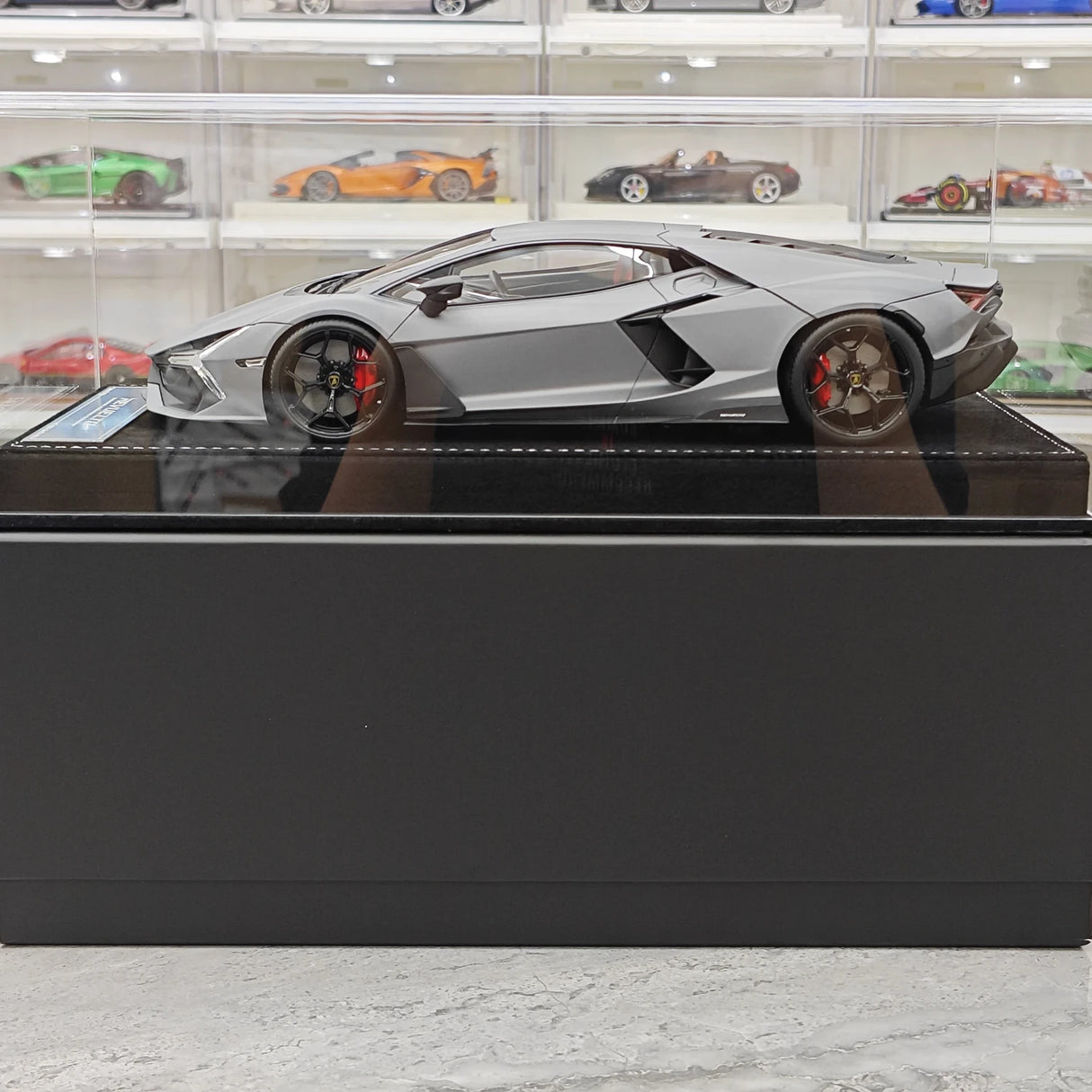 Henson & Heaven Lamborghini 2024 Revuelto Gray 1:18 – Resina da collezione in resina modello