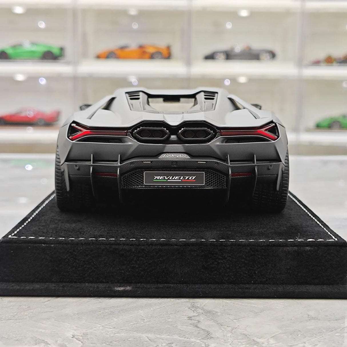 Henson & Heaven Lamborghini 2024 Revuelto Gray 1:18 – Resina da collezione in resina modello