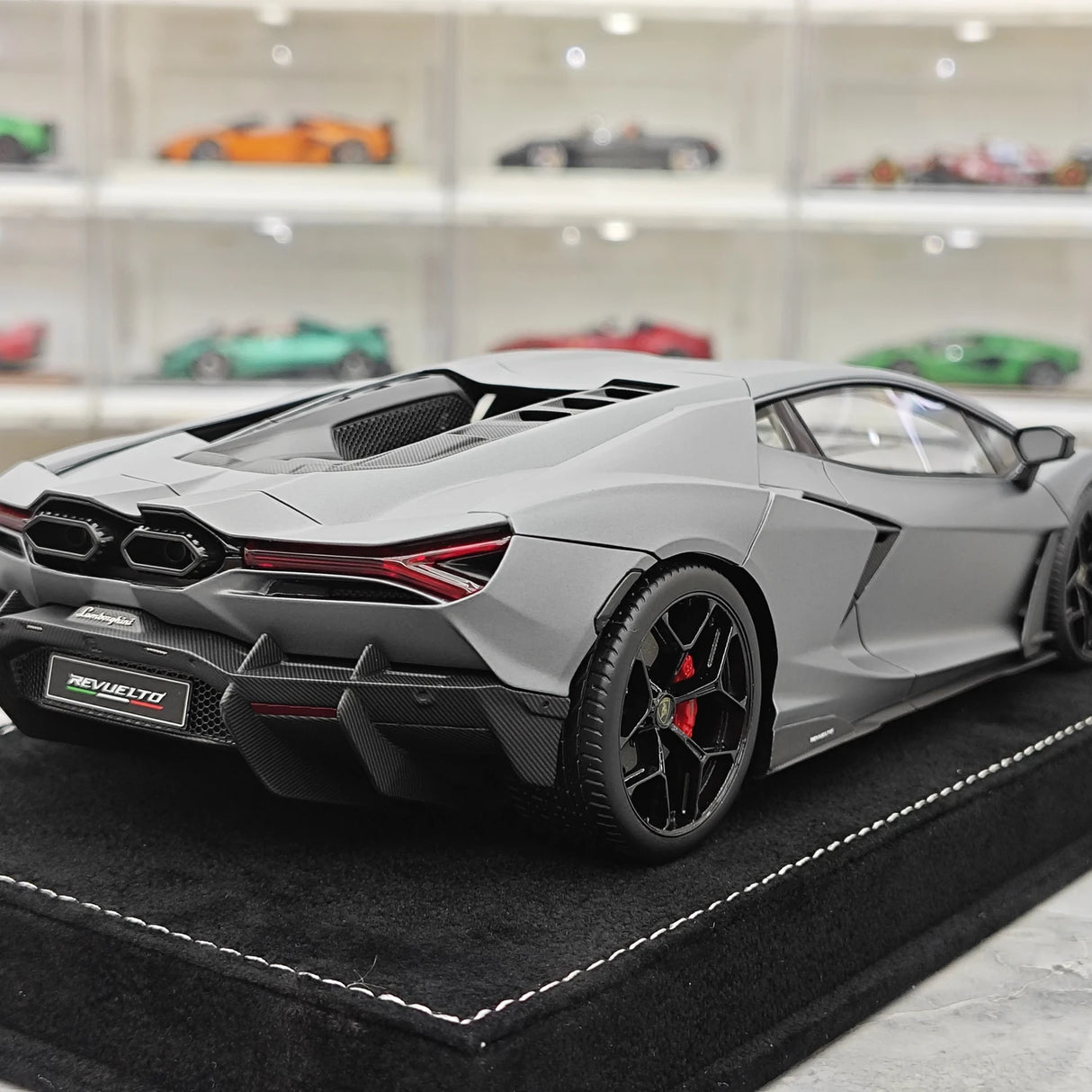 Henson & Heaven Lamborghini 2024 Revuelto Gray 1:18 – Resina da collezione in resina modello