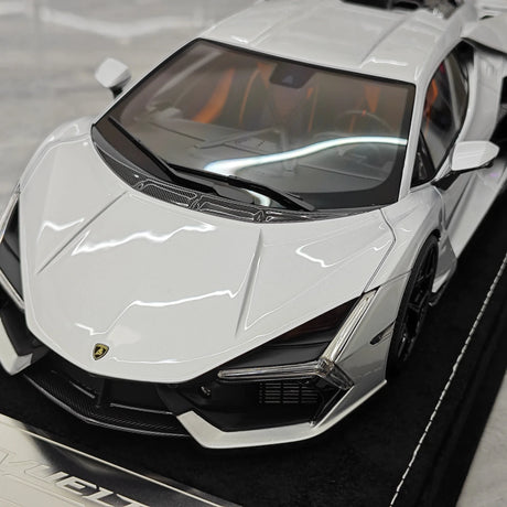 Henson & Heaven Lamborghini 2024 Revuelto Silver 1:18 – Resina modello in resina collezionabile