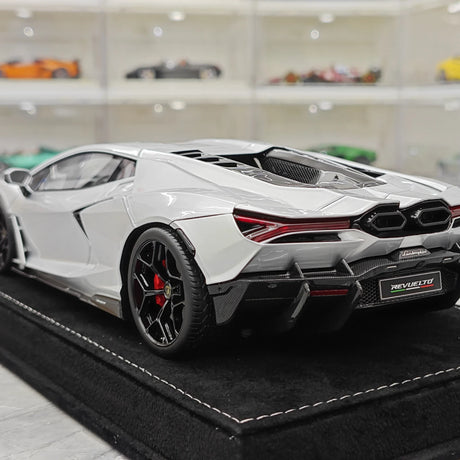 Henson & Heaven Lamborghini 2024 Revuelto Silver 1:18 – Resina modello in resina collezionabile