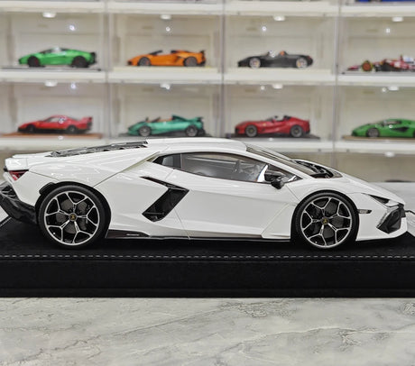 Henson & Heaven Lamborghini 2024 Revuelto White 1:18 – Resina da collezione per modelli in resina