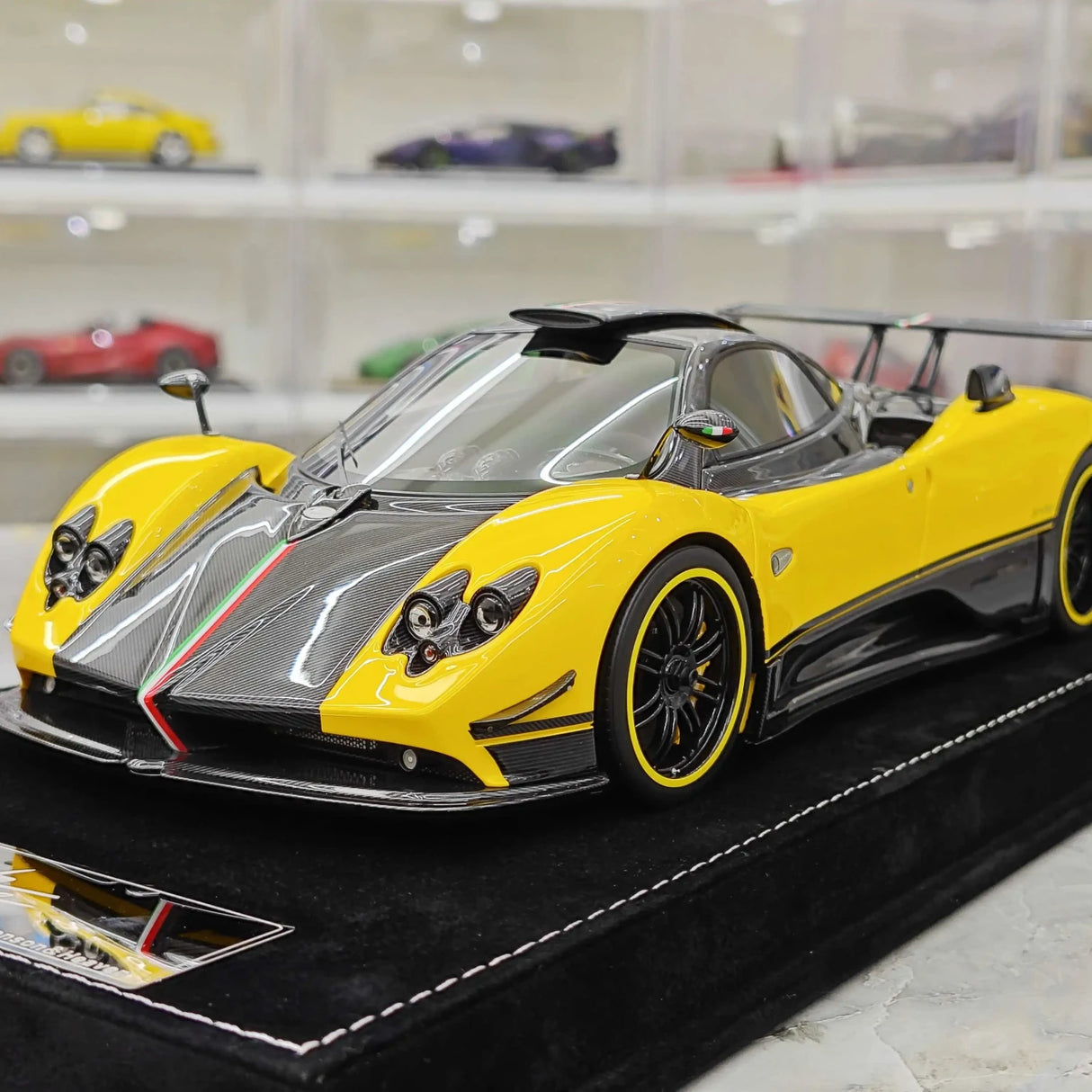 Henson & Heaven Pagani 2009 Zonda Cinque Coupe Yellow 1:18 – Modello in resina collezionabile