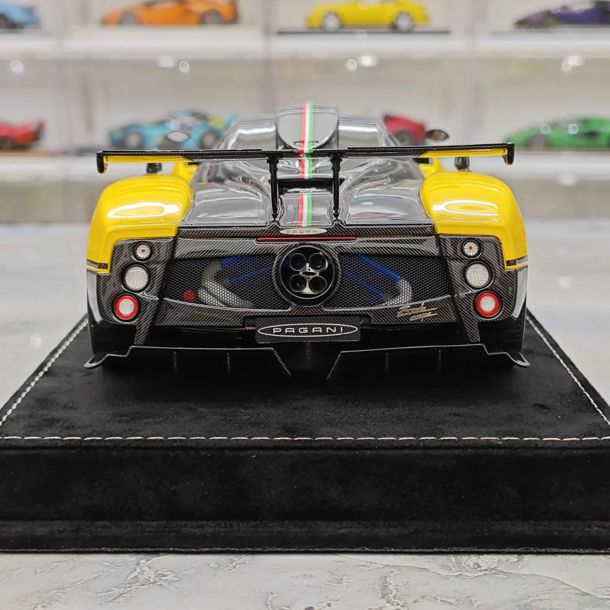 Henson & Heaven Pagani 2009 Zonda Cinque Coupe Yellow 1:18 – Modello in resina collezionabile