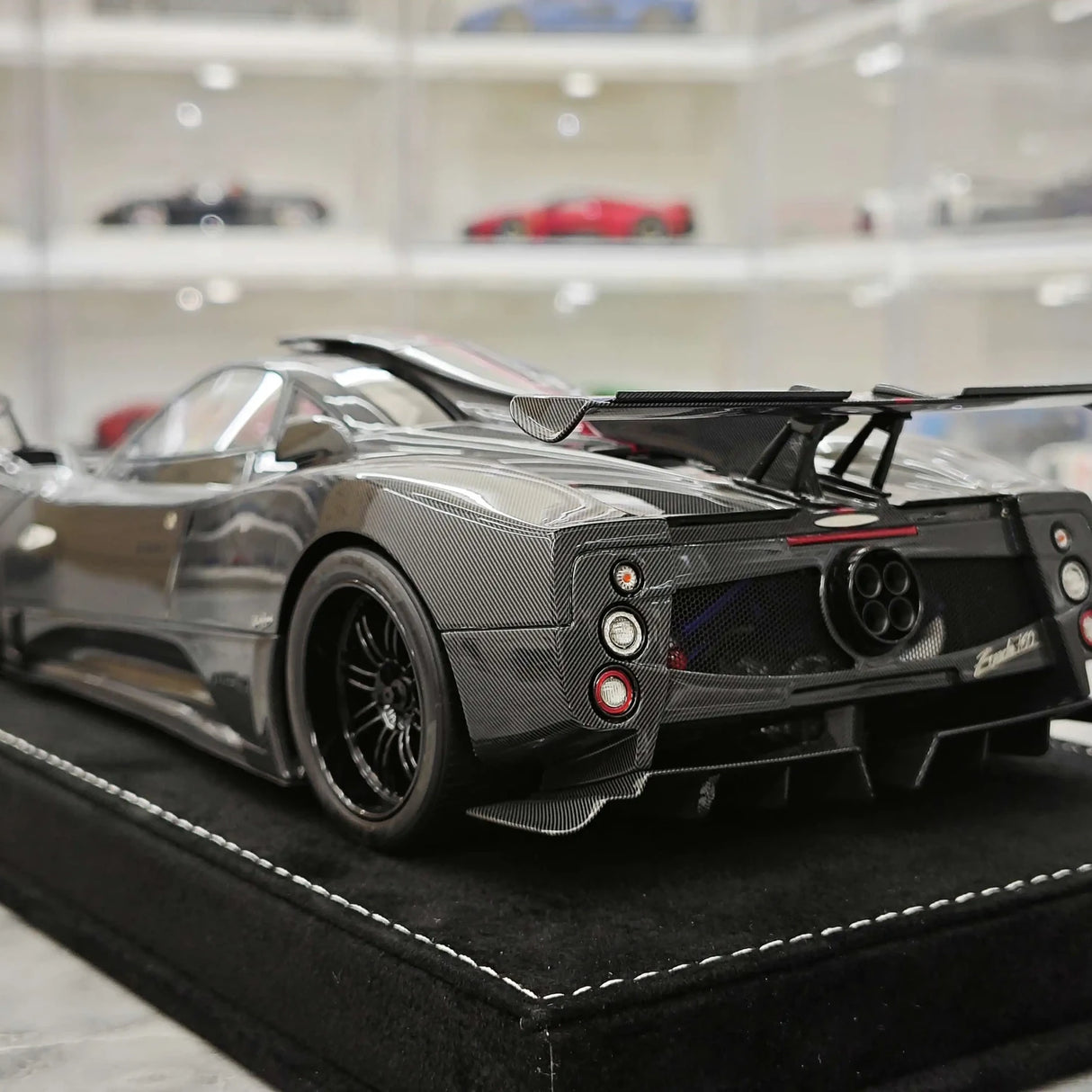 Henson & Heaven Pagani 2016 Zonda 760 Roadster Nera lucida 1:18 – Resina modello in resina collezionabile