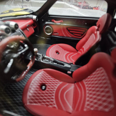 Henson & Heaven Pagani 2016 Zonda 760 Roadster Guld Black Carbon 1:18 – Samlarresin i resin